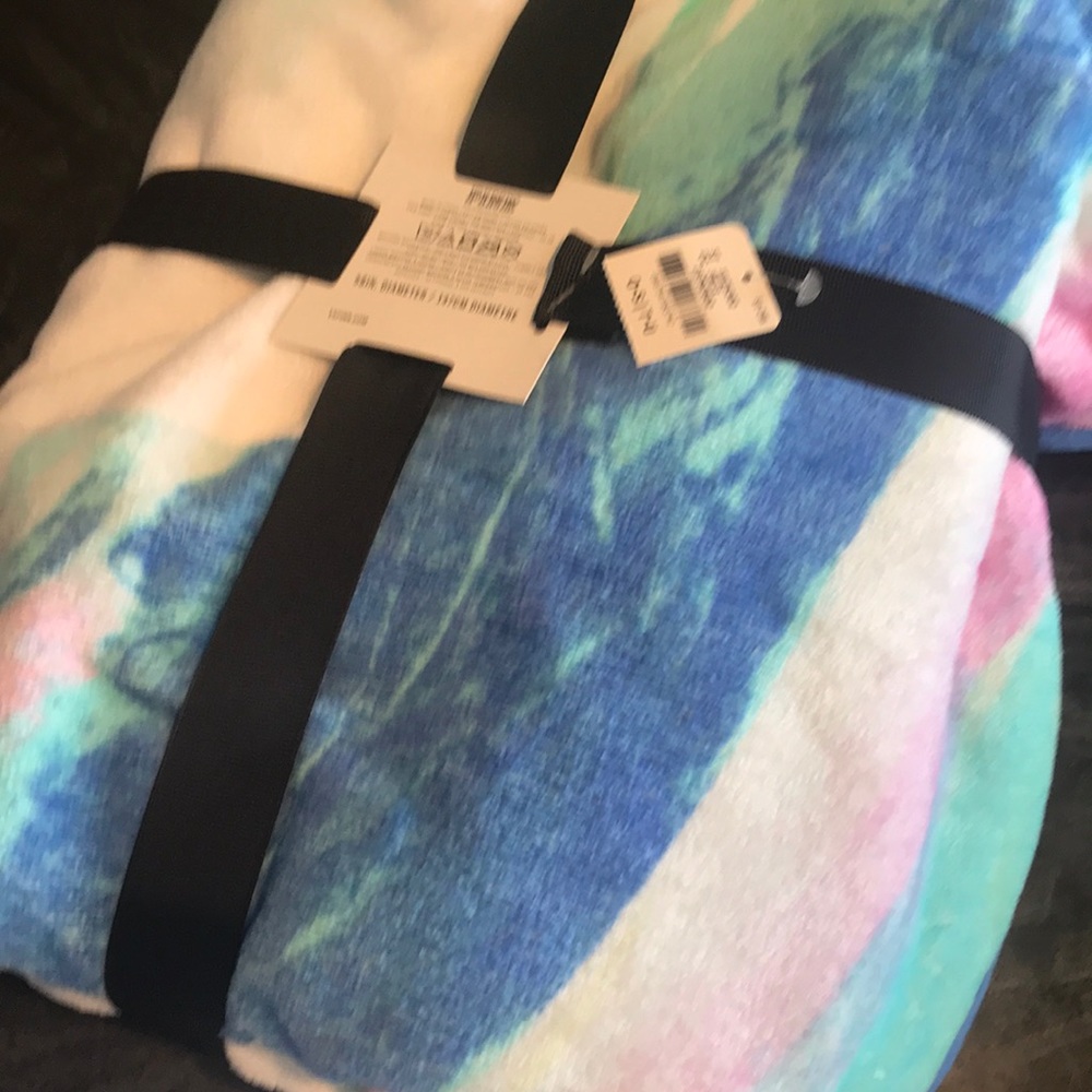 BNIP VS PINK ROUND TOWEL - Picture 4 of 4